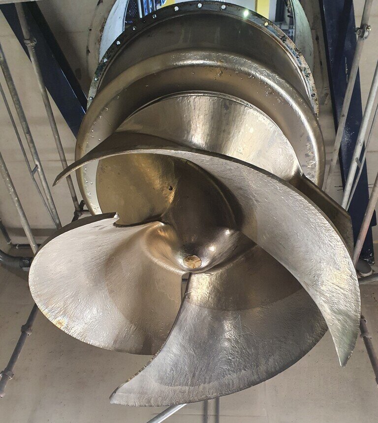 Foto van een grote waaier van een industriele pomp