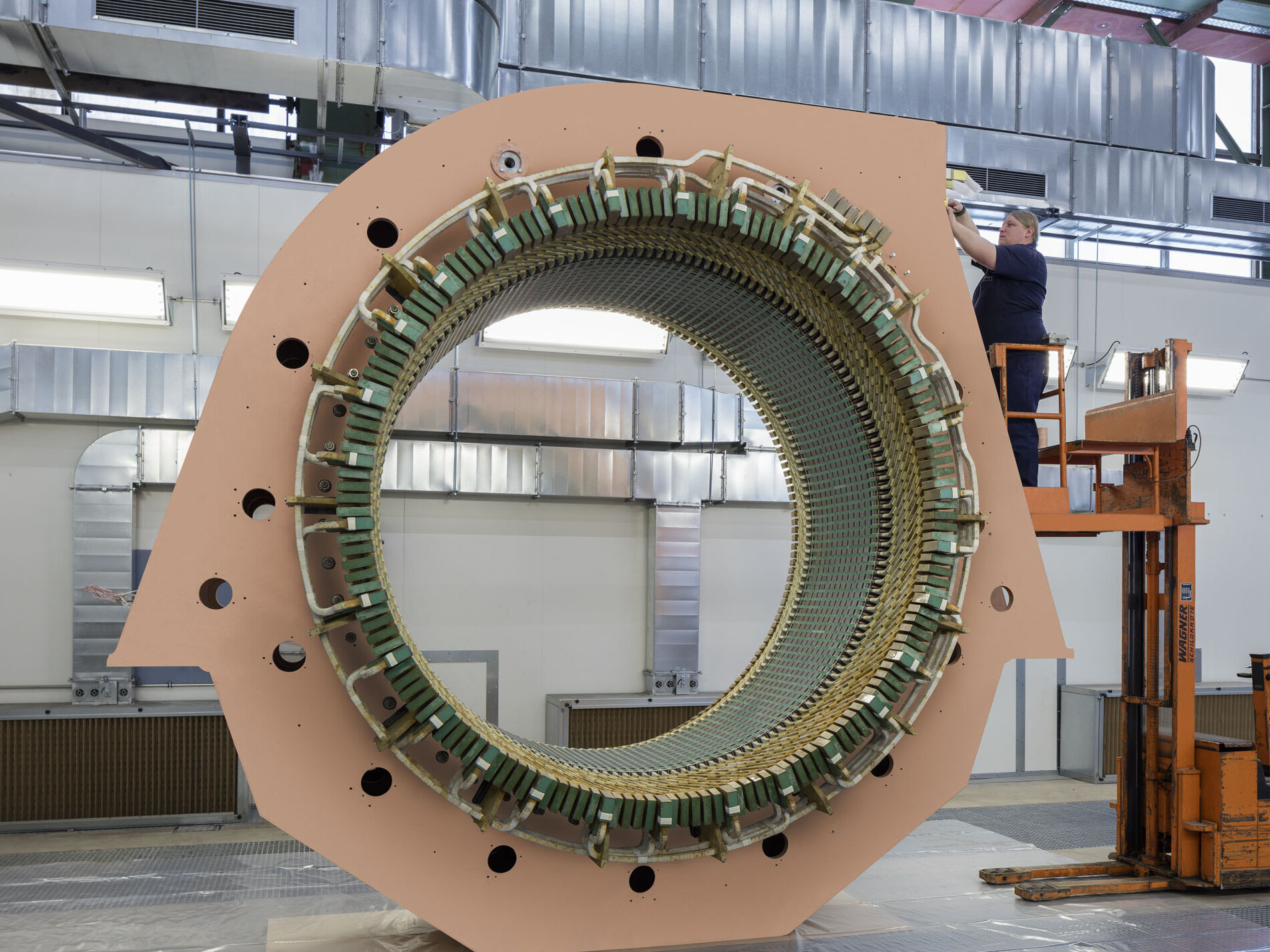 Elektrische Motoren Mitarbeiter